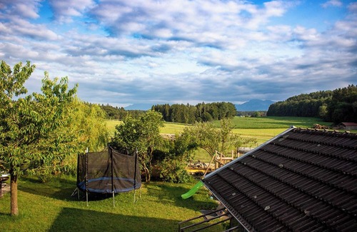 Kirchanschoring Apartment | Ferienwohnung Zwiesel, 50 qm, 2 Schlafzimmer, 4 Personen und Kinderbett, Balkon mit Bergblick, Nichtraucher, Obergeschoß