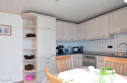 Osburg Apartment | Ferienwohnung Zum Findling - Appartement/fewo, Dusche und WC, 1 Schlafrau