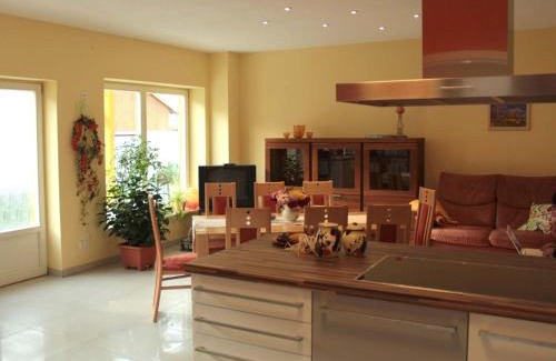 Langenroda Apartment | Ferienwohnungen "allerleigrün"