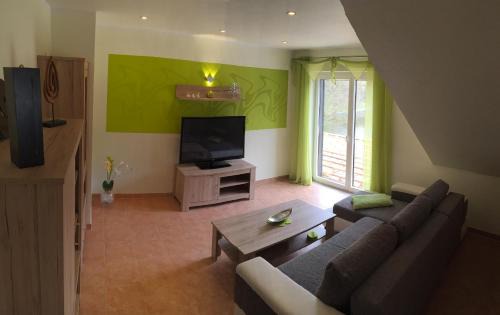 Sangerhausen House | Ferienwohnungen & Campingfässer am Kunstteich