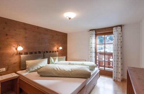 Dornauberg House | Ferienwohnungen-Gästehaus Altginzling