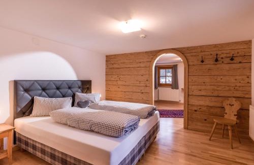 Dornauberg House | Ferienwohnungen-Gästehaus Altginzling