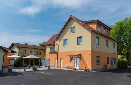 Spielberg Bed & Breakfast | Ferienwohnungen und Zimmer Yassi