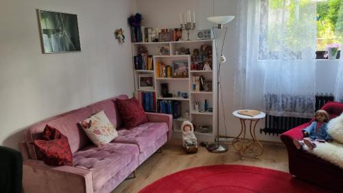 Ulm House | Ferienzimmer bei Thomas - Gemütliches Schlaf- und Wohnzimmer mit modernem Bad