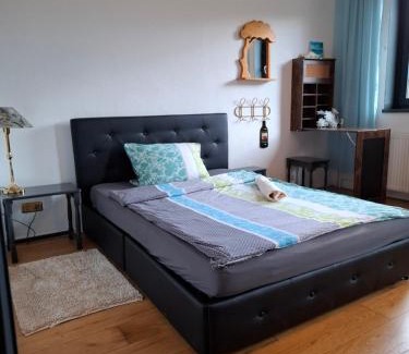 Schoenecken House | Ferienzimmer by Riela im ehemaligem Hotel Schöneck