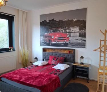 Schoenecken House | Ferienzimmer by Riela im ehemaligem Hotel Schöneck