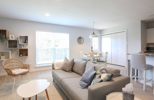 Allen House | Fermata l Modern l Cozy l Great Location l Sunset View l 3BR 2BA