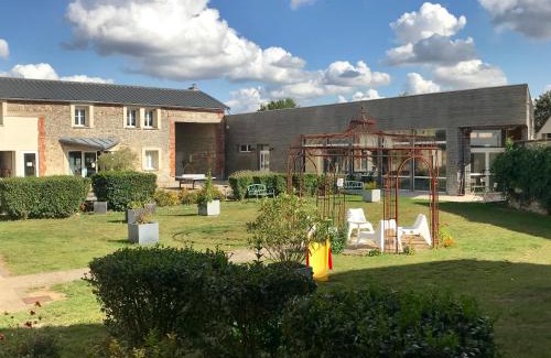 Monampteuil Resort | Ferme Du Chateau
