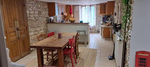 Druyes-les-Belles-Fontaines House | Ferme du 17ème siècle et jardin