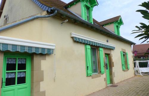 Saint-Aubin-le-Monial House | Fermette spacieuse avec jardin clos à Saint-Aubin-le-Monial - FR-1-489-490