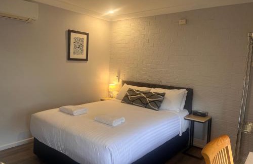 Fern Bay Hotel | Fern Bay Motel
