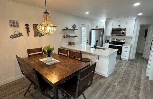 Detroit Lakes Cottage | Fern Beach Hideaway Beautiful New Build Lakefront property-Pet Friendly