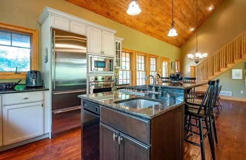Old Timberline House | Fern Brook - 336 Fern Lane Fern Brook - Air Conditioning, Lake Access, Chimenea, Hot Tub