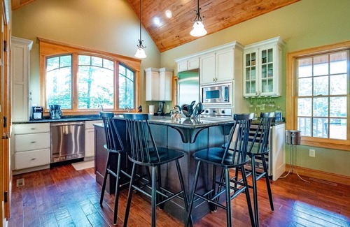 Old Timberline House | Fern Brook - 336 Fern Lane Fern Brook - Air Conditioning, Lake Access, Chimenea, Hot Tub
