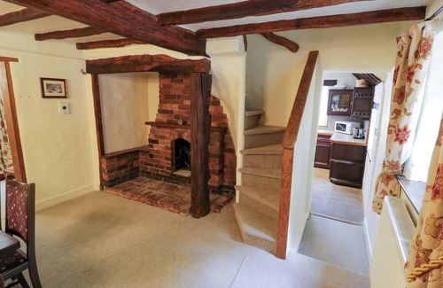 Cofton Hackett Cottage | FERN COTTAGE, pet friendly, with open fire in Cofton Hackett