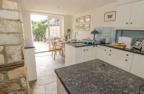Winchcombe Cottage | FERN COTTAGE, pet friendly, character holiday cottage in Winchcombe