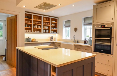 Elsworth Cottage | FERN COTTAGE, pet friendly, with open fire in Elsworth, Cambridge