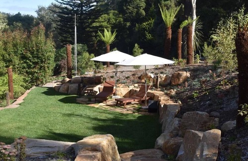 Mount Dandenong Cottage | Fern Cottage - Romantic spa cottage in Mount Dandenong
