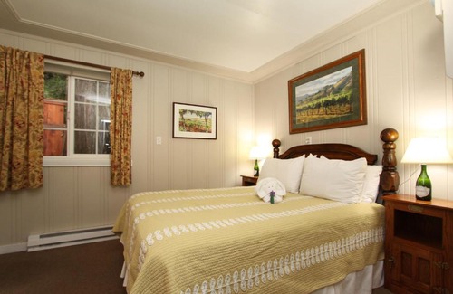 Guerneville Bed & Breakfast | Fern Grove Cottages