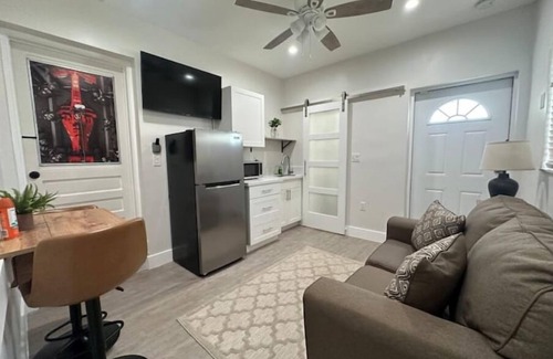 Miami Gardens House | Fern Gully Inn
