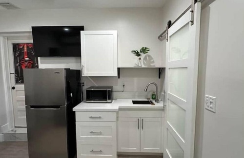 Miami Gardens House | Fern Gully Inn