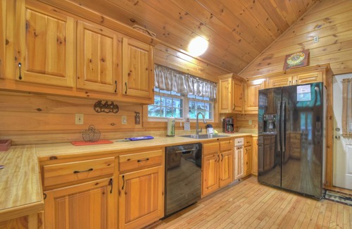 Ellijay Cabin | Fern Gully | Pet Friendly | Creekside | Fire Pit