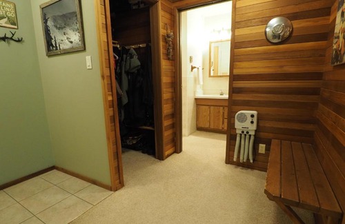 Okanagan-Similkameen House | Fern Haven Townhouse near Ski in Out