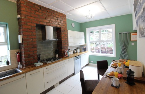 Aislaby House | Fern Lea, Sleights - sleeps 10, 5 beds, 3 bathrooms