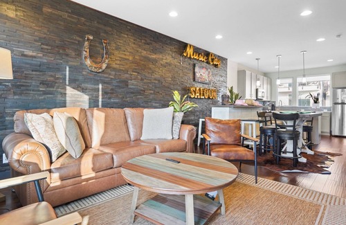 Katie Hill Neighborhood House | Fern Oasis 14–Sleeps 6–Perfect Family Retreat