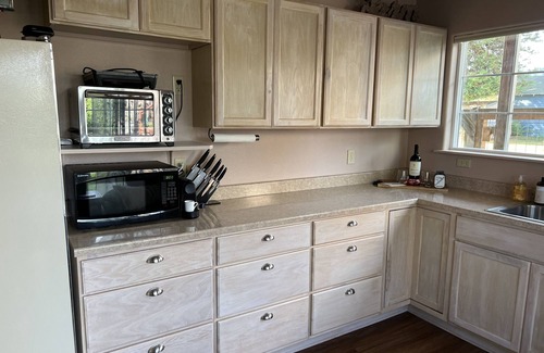 Ferndale House | Ferndale Bungalow with pasture views, 5 minute walk to Downtown!