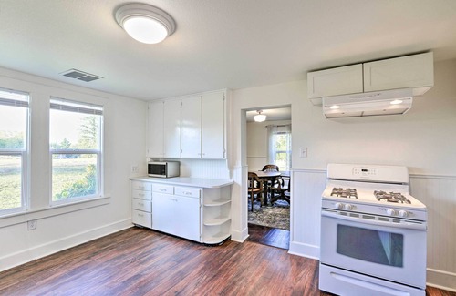 Ferndale Cottage | Ferndale Cottage on Private 20 Acre Farm!