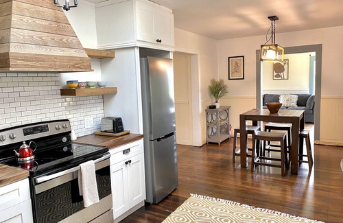 Ferndale House | Ferndale Retreat! Entertaining house with Hot-tub, back yard, & BBQ.