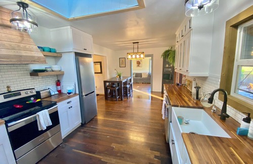 Ferndale House | Ferndale Retreat! Entertaining house with Hot-tub, back yard, & BBQ.