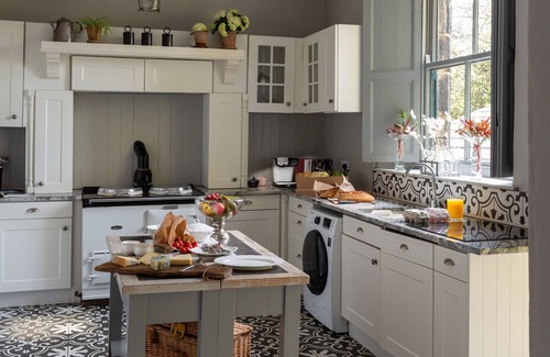 Kildwick House | FERNHILL CASTLE, family friendly, luxury holiday cottage in Skipton