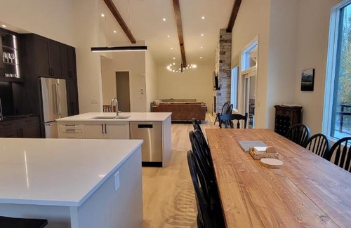 East Kootenay House | Fernie Escape - Mountain Home on the Ski Hill