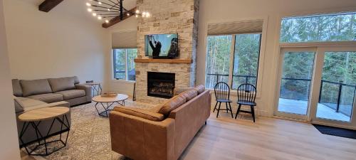 East Kootenay House | Fernie Escape - Mountain Home on the Ski Hill