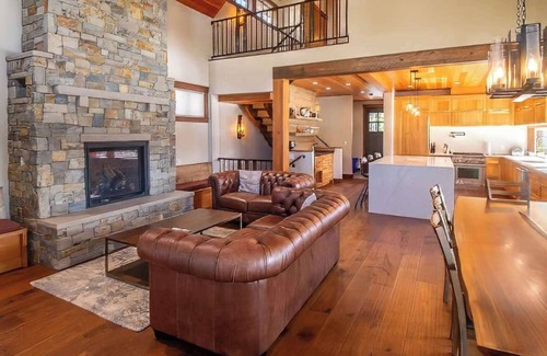 East Kootenay House | Fernie - Ski in/out Snow Creek Cabin #507