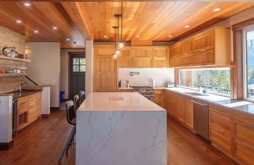 East Kootenay House | Fernie - Ski in/out Snow Creek Cabin #507