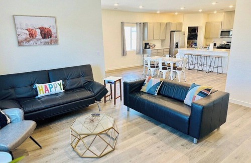 Fernley House | Fernley PET OK 4 Bedroom/5TVs/Sleeps11
