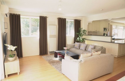 Ferntree Gully House | Ferntree Gully 5BRM Family Home Free Parking Wifi