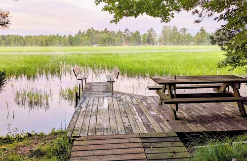 Rhinelander Cabin | Fernwood Cabin | Riverside Retreat | Firepit, Kayaks, Dog-Friendly