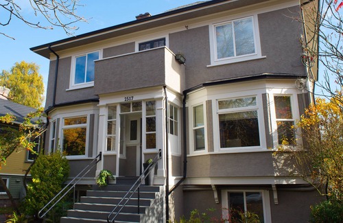 Fernwood Apartment | Fernwood House - Renovated Large King Bed Studio ★ ★ ★ ★ ★