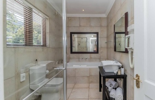 Newlands House | Fernwood Manor