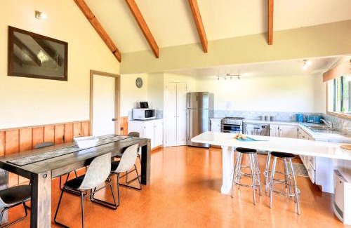 Burnt Pine House | Ferny Lane House