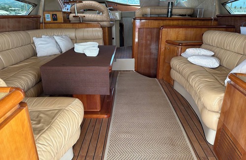 Magazzeno Boat Rental | Ferretti 620 Yacht
