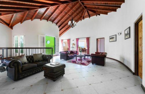 Prospect Villa | Ferron House