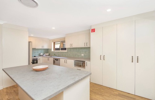Booker Bay Villa | Ferry Breeze Ettalong Beach