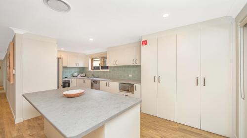 Booker Bay House | Ferry Breeze Ettalong Beach