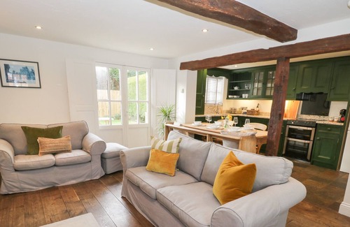 Acaster Malbis Cottage | FERRY COTTAGE 3-BED, family friendly, with a garden in Acaster Malbis