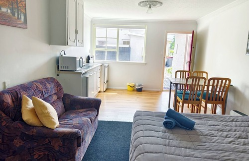 Phillipstown Hotel | Ferry Motel